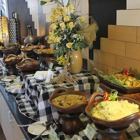 แมกซ์วันโฮเต็ล แอต ไทดาร์ สุราบายา Hotel ภายนอก รูปภาพ