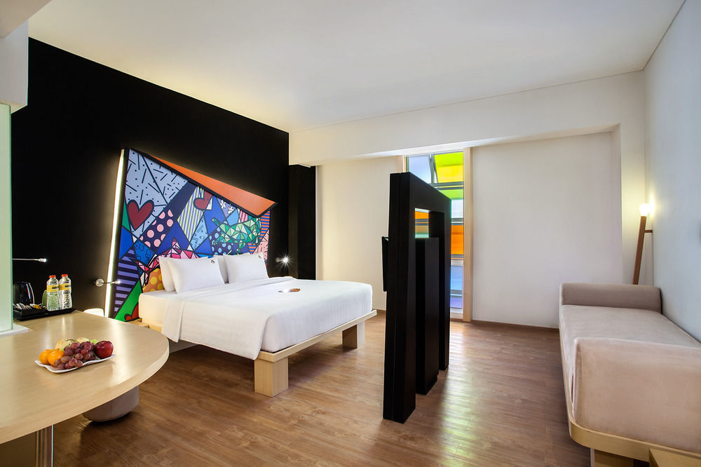 แมกซ์วันโฮเต็ล แอต ไทดาร์ สุราบายา Hotel ภายนอก รูปภาพ