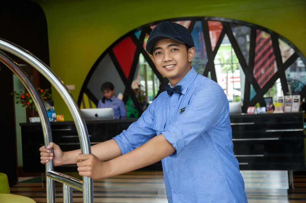 แมกซ์วันโฮเต็ล แอต ไทดาร์ สุราบายา Hotel ภายนอก รูปภาพ