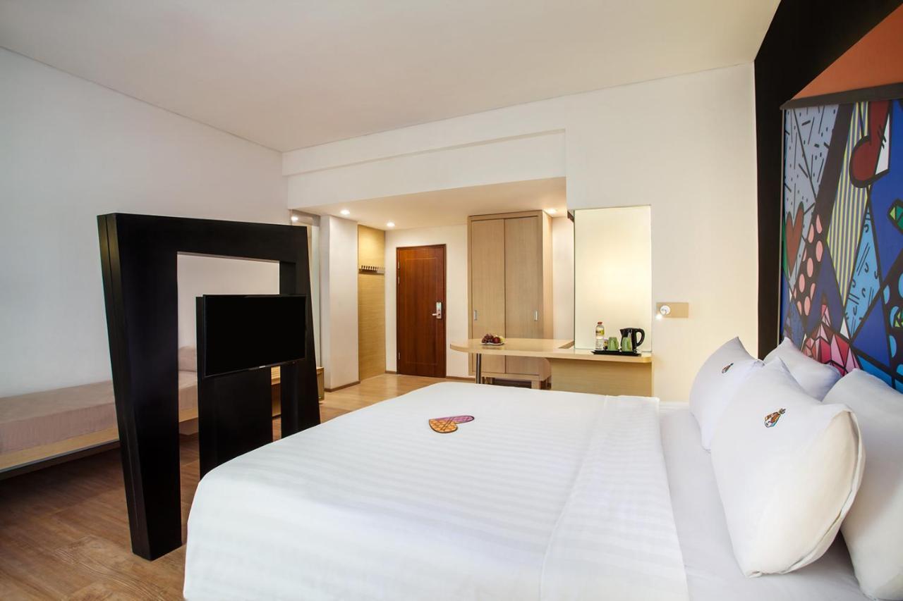 แมกซ์วันโฮเต็ล แอต ไทดาร์ สุราบายา Hotel ภายนอก รูปภาพ