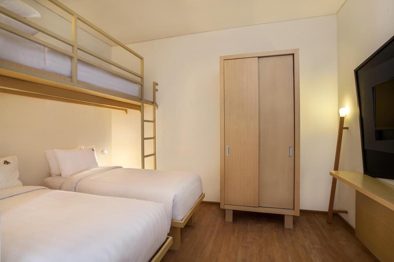 แมกซ์วันโฮเต็ล แอต ไทดาร์ สุราบายา Hotel ภายนอก รูปภาพ