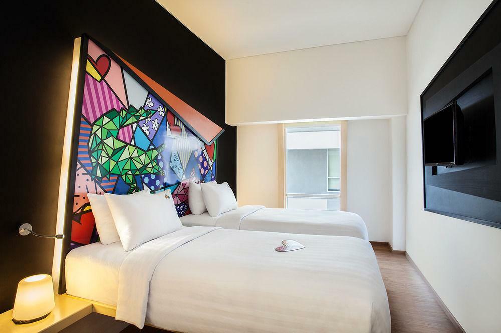 แมกซ์วันโฮเต็ล แอต ไทดาร์ สุราบายา Hotel ภายนอก รูปภาพ